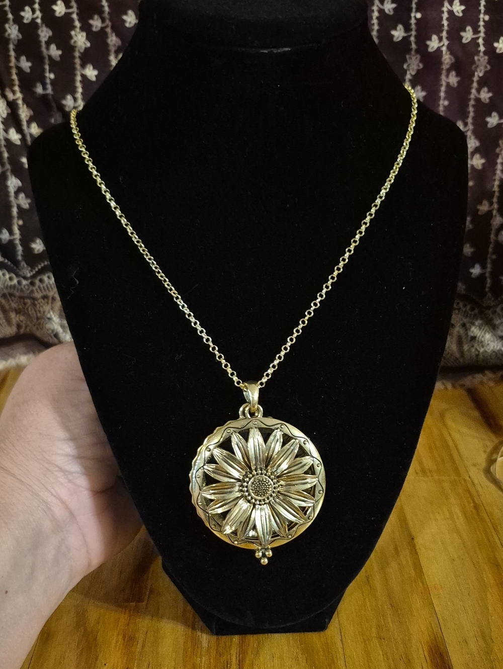 Gold Floral Medallion Pendant Necklace